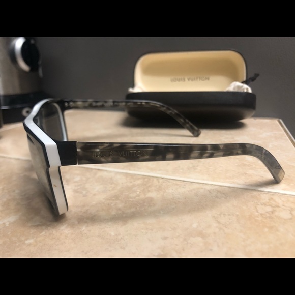 Louis Vuitton authentic sunglasses - Picture 4 of 4
